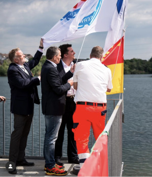 Hissen der Fahnen zur Wachsaisoneröffnung